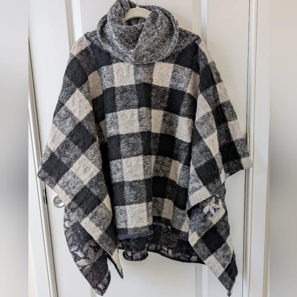 Anthropologie Wintertide Reversible Cowl Neck Poncho - Picture 4 of 7